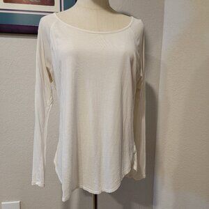 Athleta Top, Cream, SZ Med.  Excellent Condition.  Drop back for booty coverage!